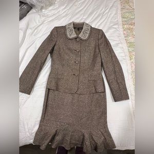 Matching set jacket and skirt